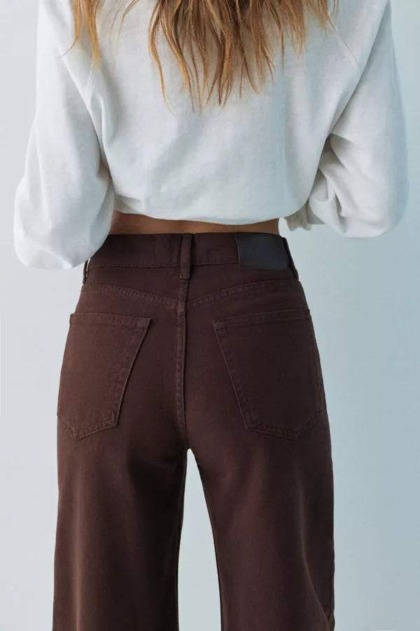 بنطلون جينز واسع الساقين بخصر متقاطع