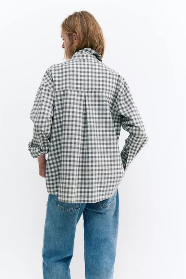 قميص بنقشة باندانا